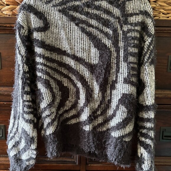 Jessica Simpson animal print v neck button down sweater in size S - Picture 4 of 4